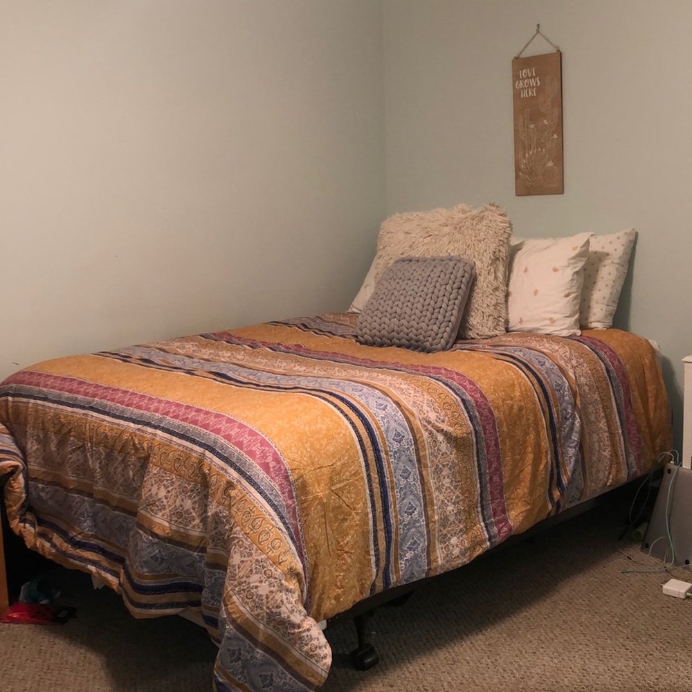AEO COMFORTER